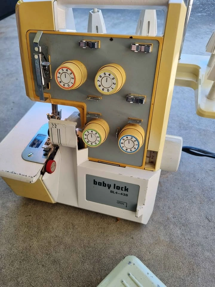 Baby Lock BL4-438 Serger Machine - photo 2