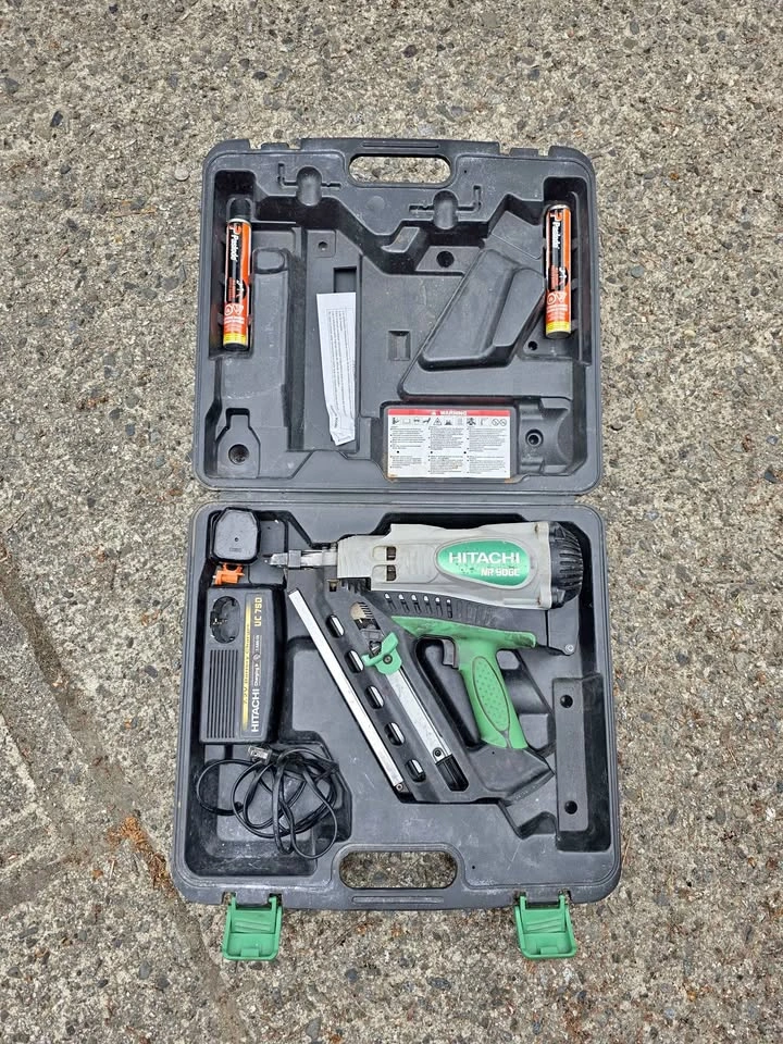 Hitachi NR 90GC Gas Strip Nailer with Charger and Fuel Cells