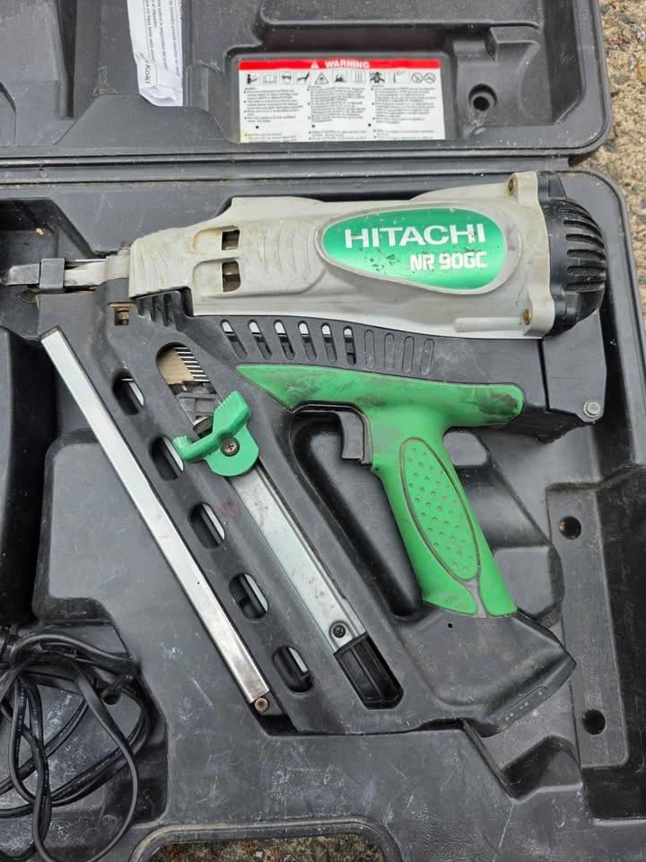 Hitachi NR 90GC Gas Strip Nailer with Charger and Fuel Cells - photo 2