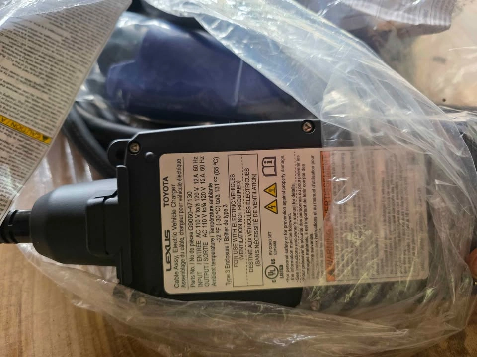 NEW Lexus Toyota EV Charger Cable Assy G9060-47130 - photo 2