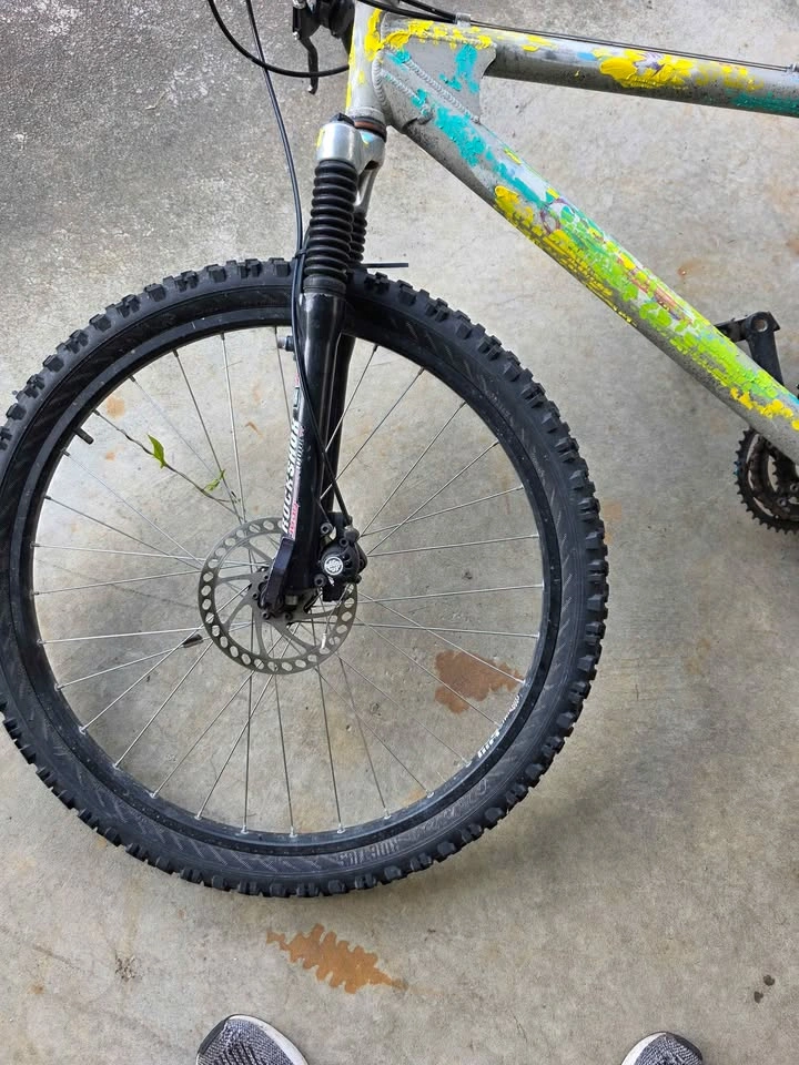 Mountain Bike with Disc Brakes - photo 3