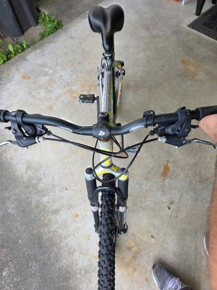 Mountain Bike with Disc Brakes - photo 4