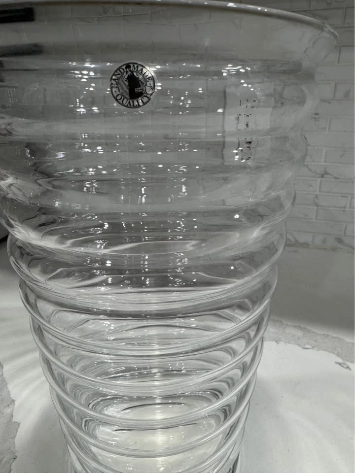 Beautiful Ribbed Vase - photo 2