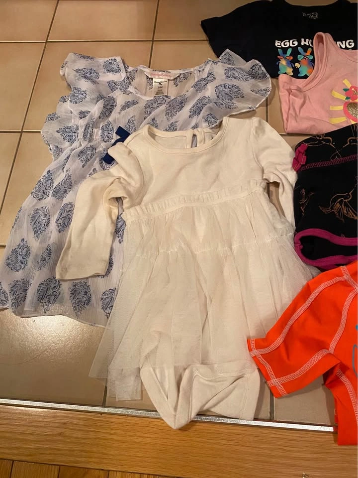 Toddlers clothing 18 pieces- size 12-18 Months - photo 2