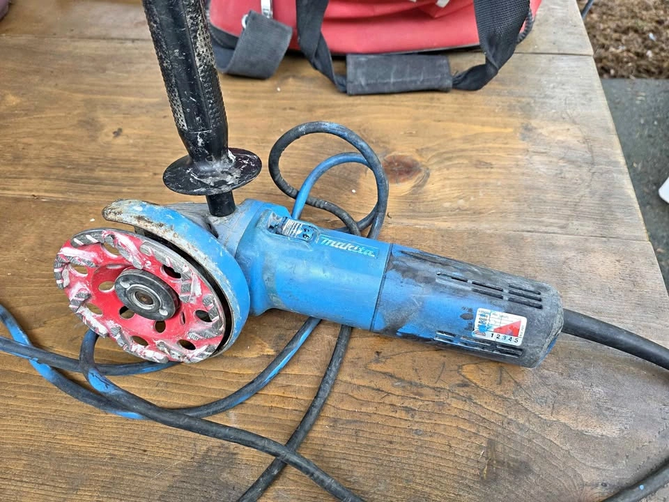 Makita SJS Angle Grinder 9596CV