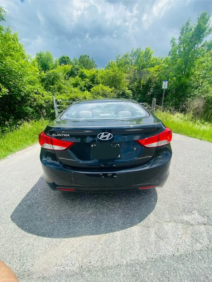 2013 Hyundai Elantra - photo 2