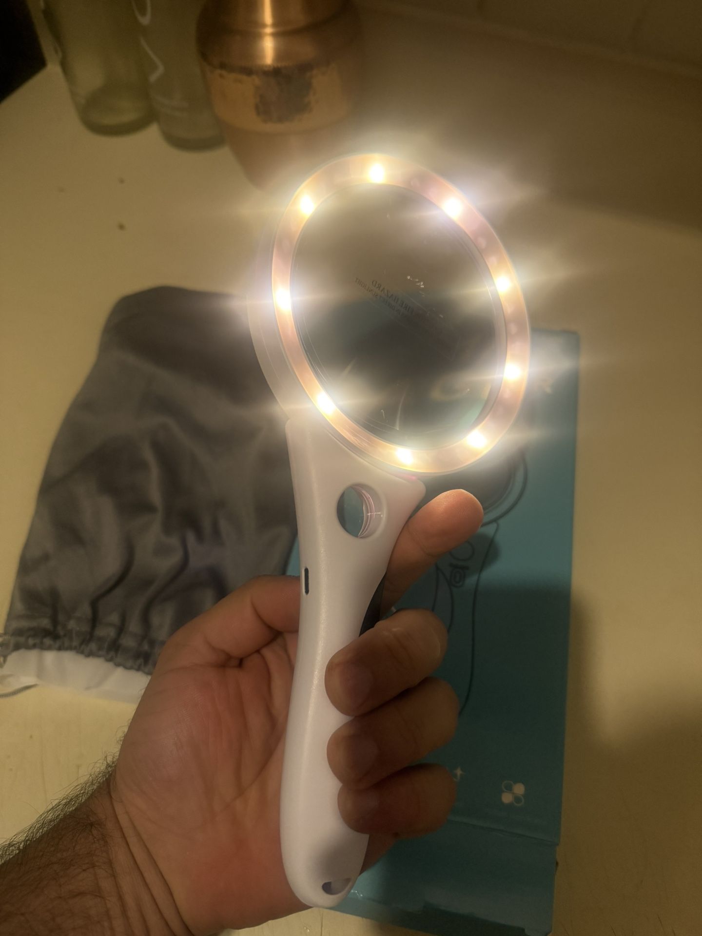 Rechargeable Magnifying Glass with 18 LED Light