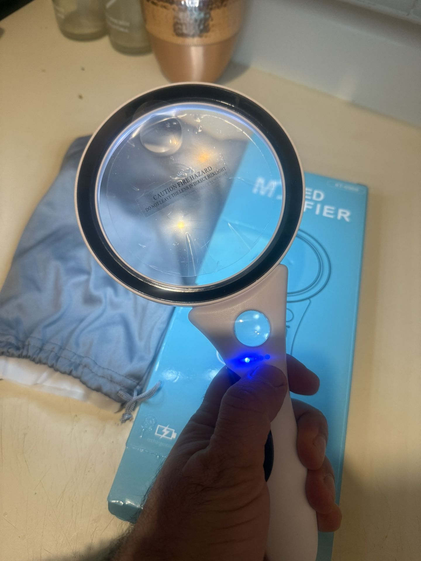 Rechargeable Magnifying Glass with 18 LED Light - photo 5