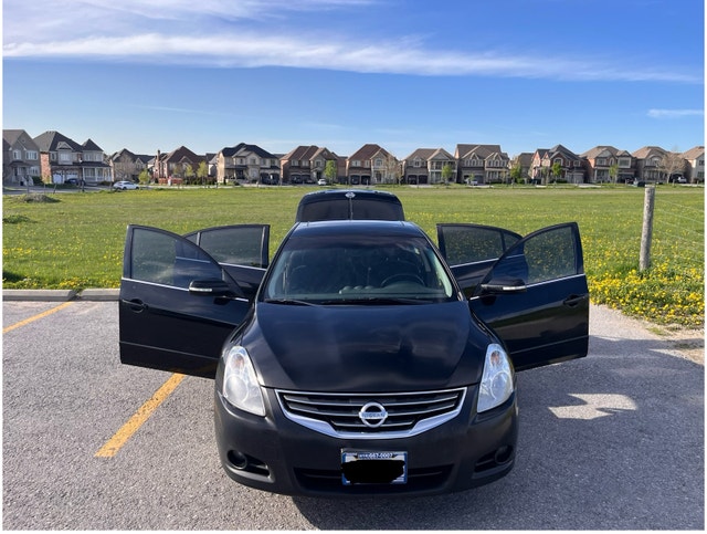 2011 Nissan Altima 3.5 SR with V6 Engine Sunroof - photo 2