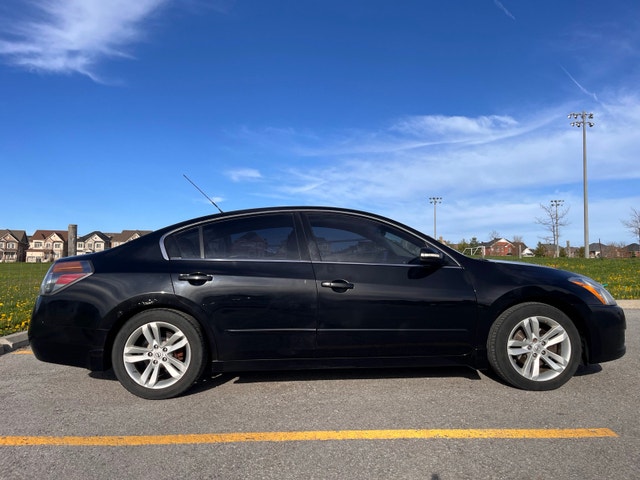 2011 Nissan Altima 3.5 SR with V6 Engine Sunroof - photo 3