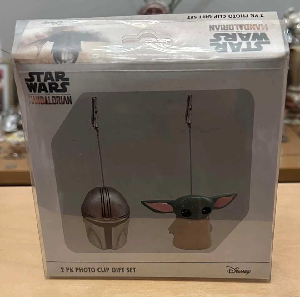 MANDALORIAN & THE CHILD 2PC PHOTO CLIP GIFT SET - photo 2