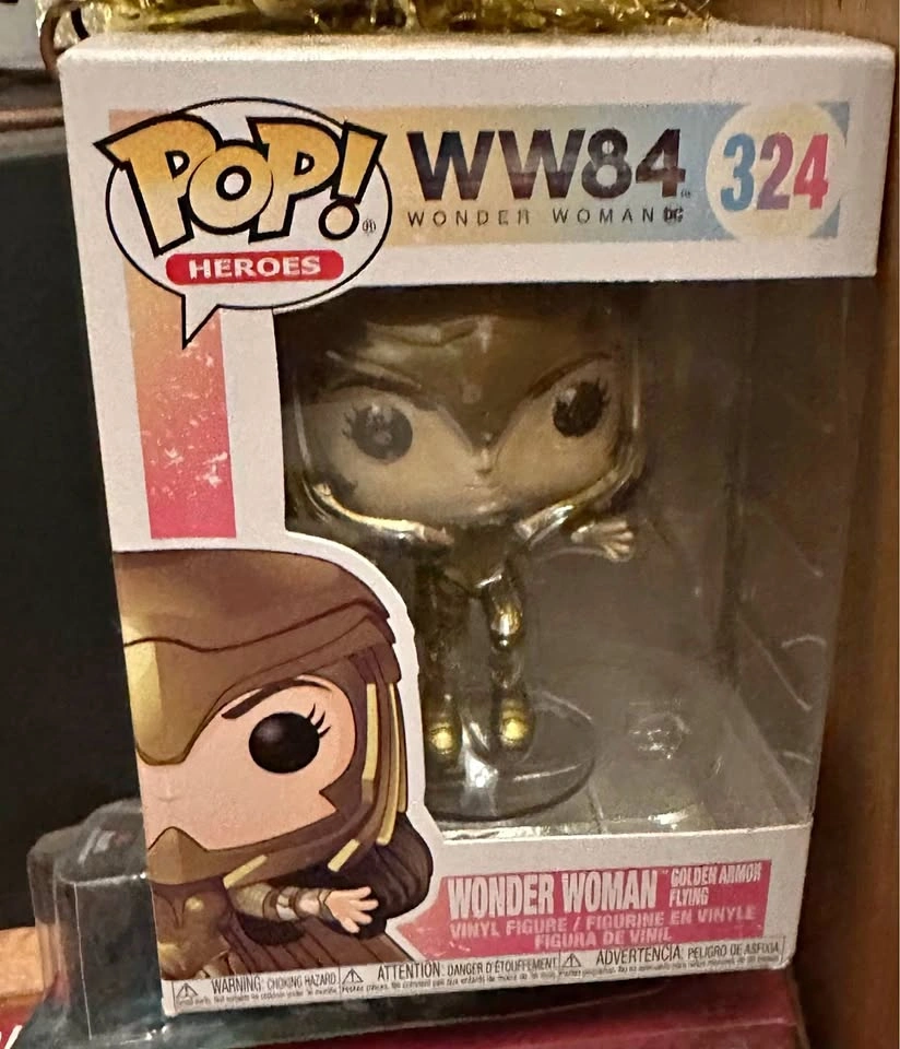 Funko Pop - Wonder Woman (Golden Armor Flying) 324 - DC Universe