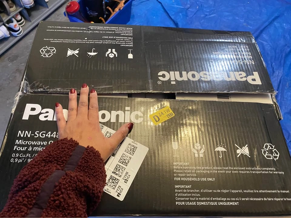 Brand New in box Panasonic microwave - photo 2