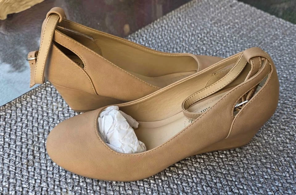New beige wedge heel shoes - photo 2