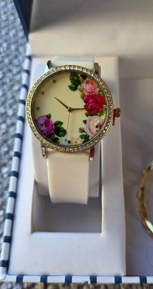 SarahJane boxed watch gift set - photo 3