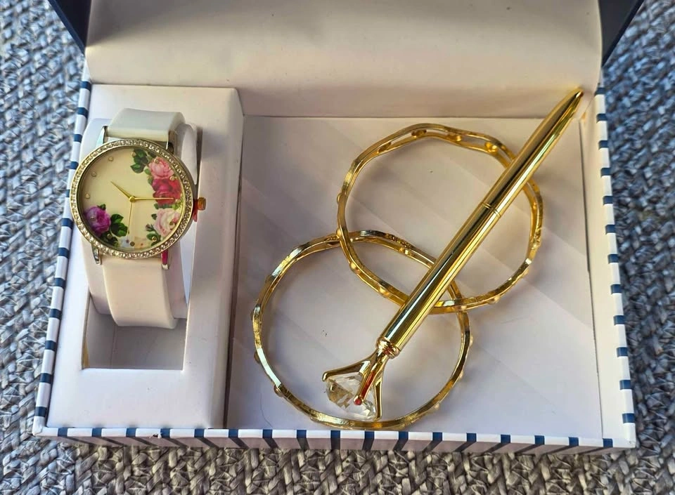 SarahJane boxed watch gift set - photo 5