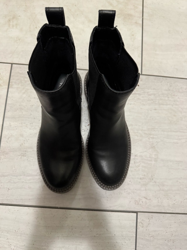 Black Leather Ankle Boots - Women’s Size 6