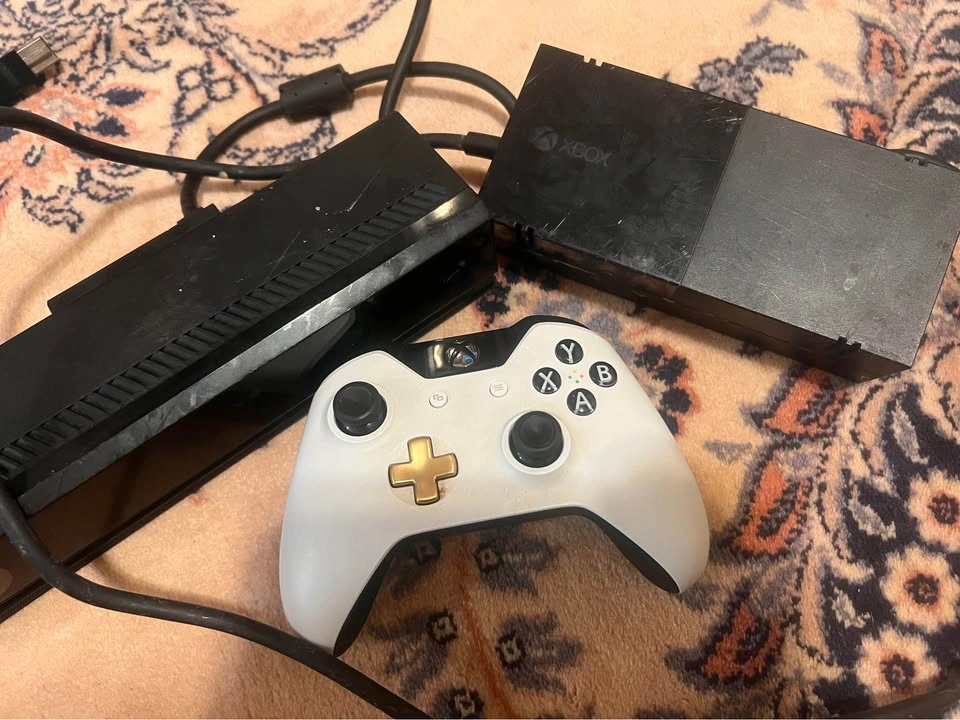 Xbox one and accessories - photo 3