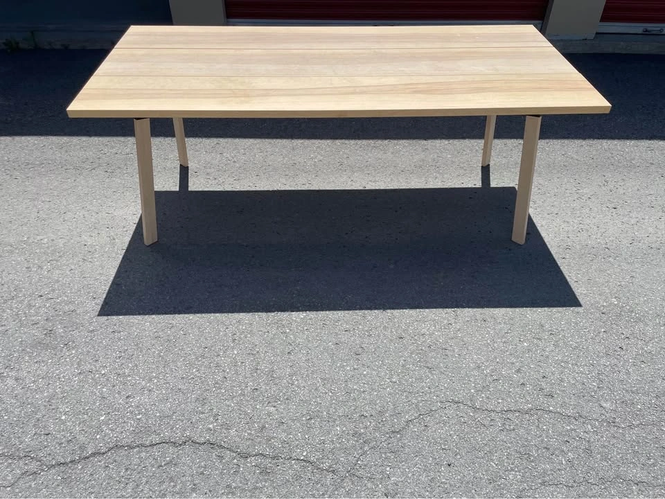IKEA Ypperlig dining table Delivery Available - photo 2