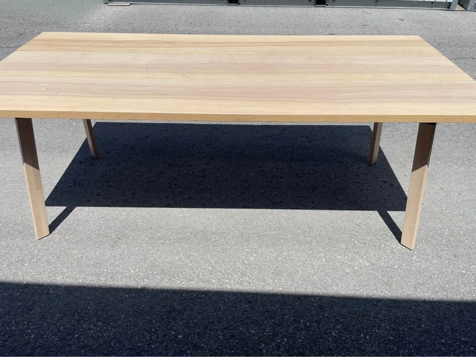 IKEA Ypperlig dining table Delivery Available - photo 4