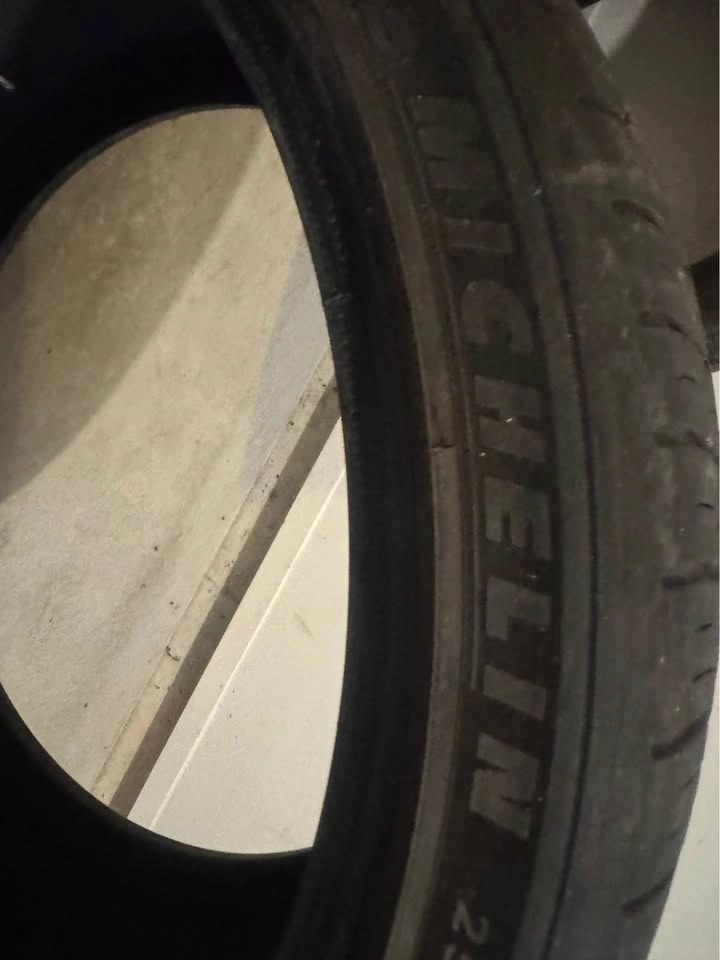 Michelin Pilot Sport All Season 4 255/35ZR21 - photo 3