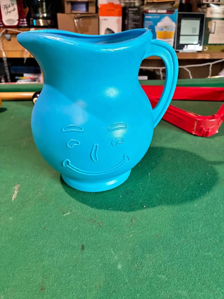 2 quarts kool-aid pitcher