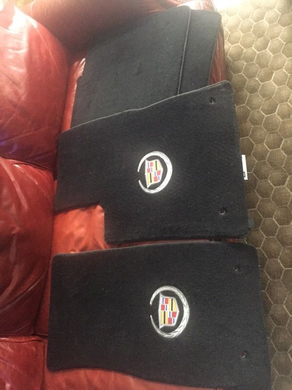 Cadillac SRX floor mats (like new)