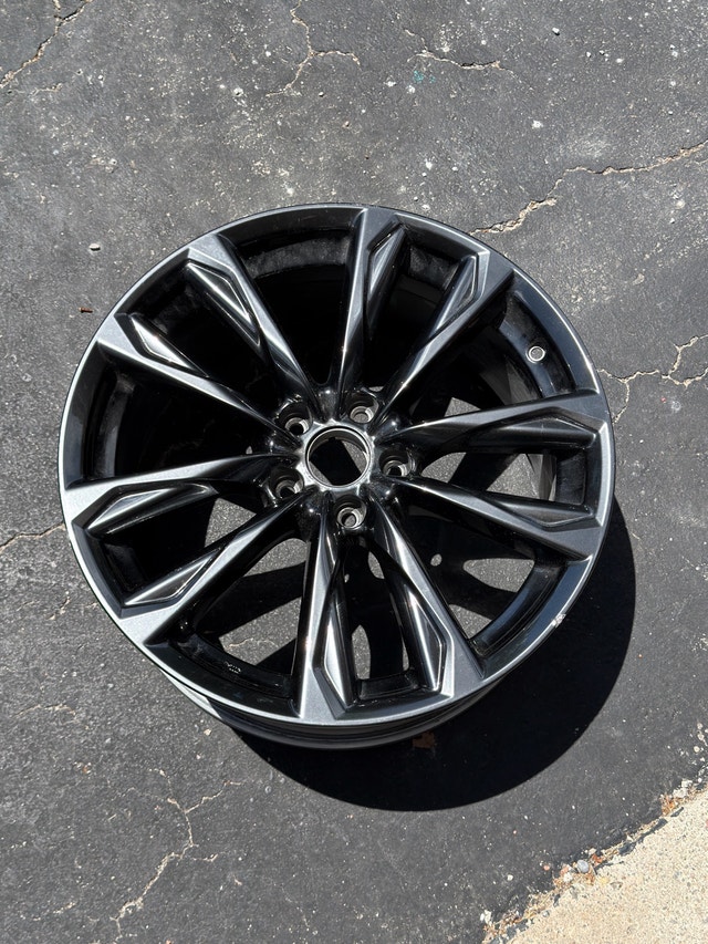 Single OEM Lexus Rim 19”