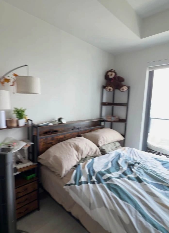 Queen Bed with power cable - photo 2