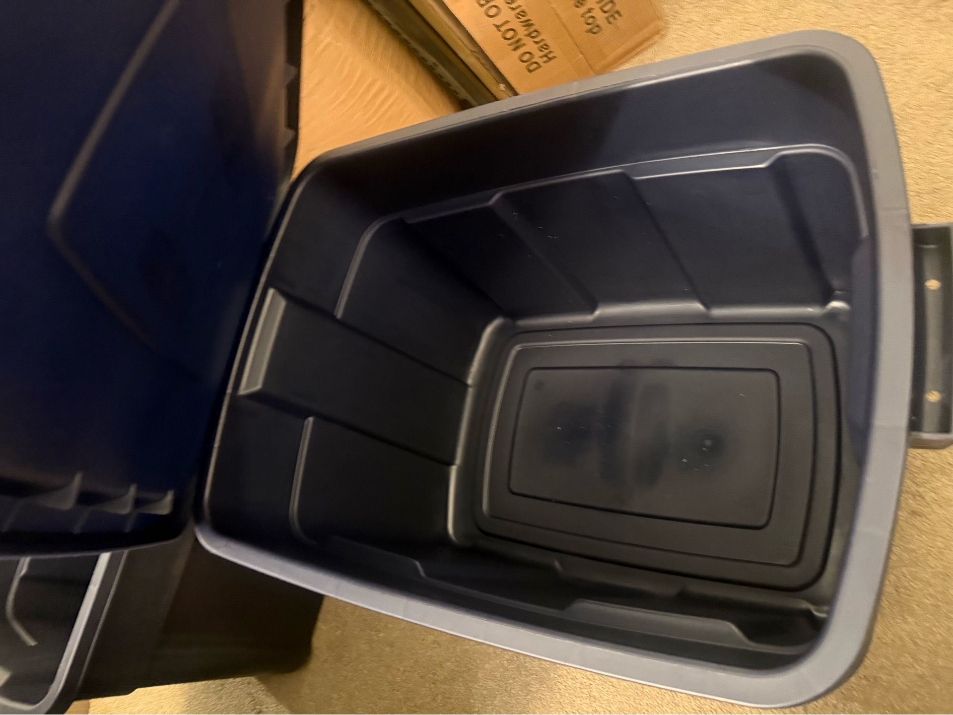Rubbermaid Roughneck Storage Box, 31 Gal, Dark Indigo - photo 4