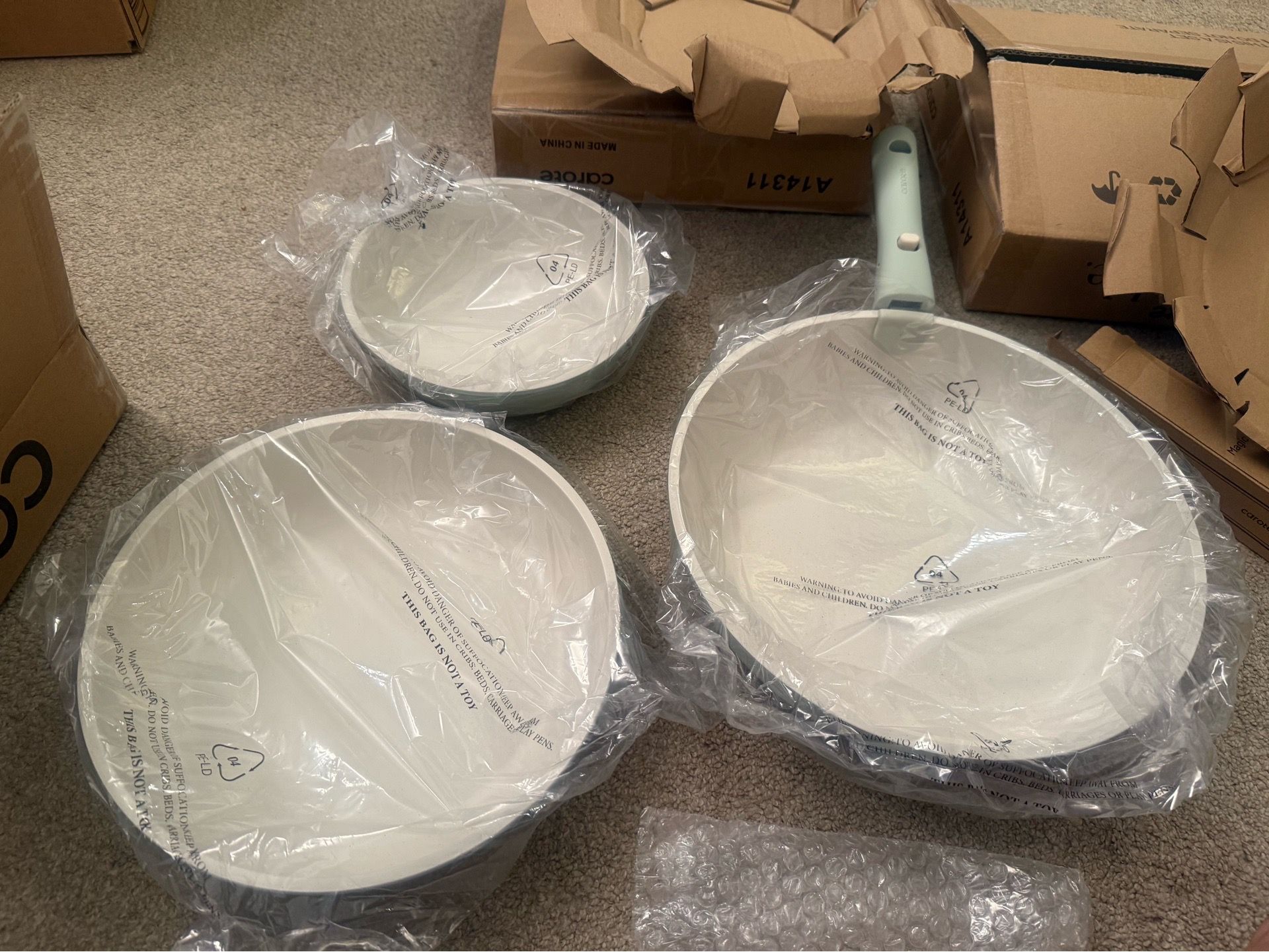 CAROTE 5pcs Non-Stick Pots and Pans Set with Detachable Handle - photo 2