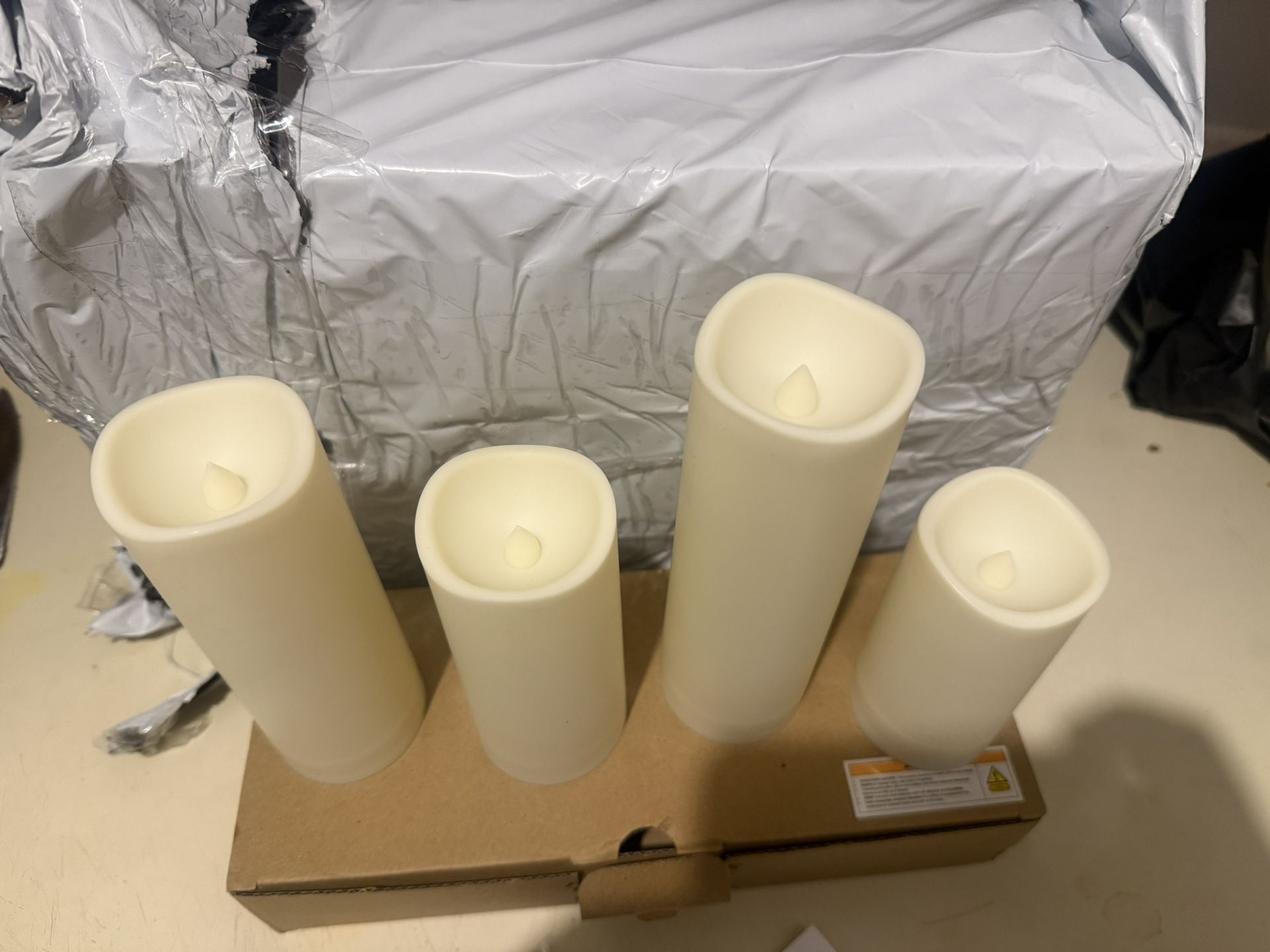 Four Vibrant LED Candle Lights with Remote Control - photo 5