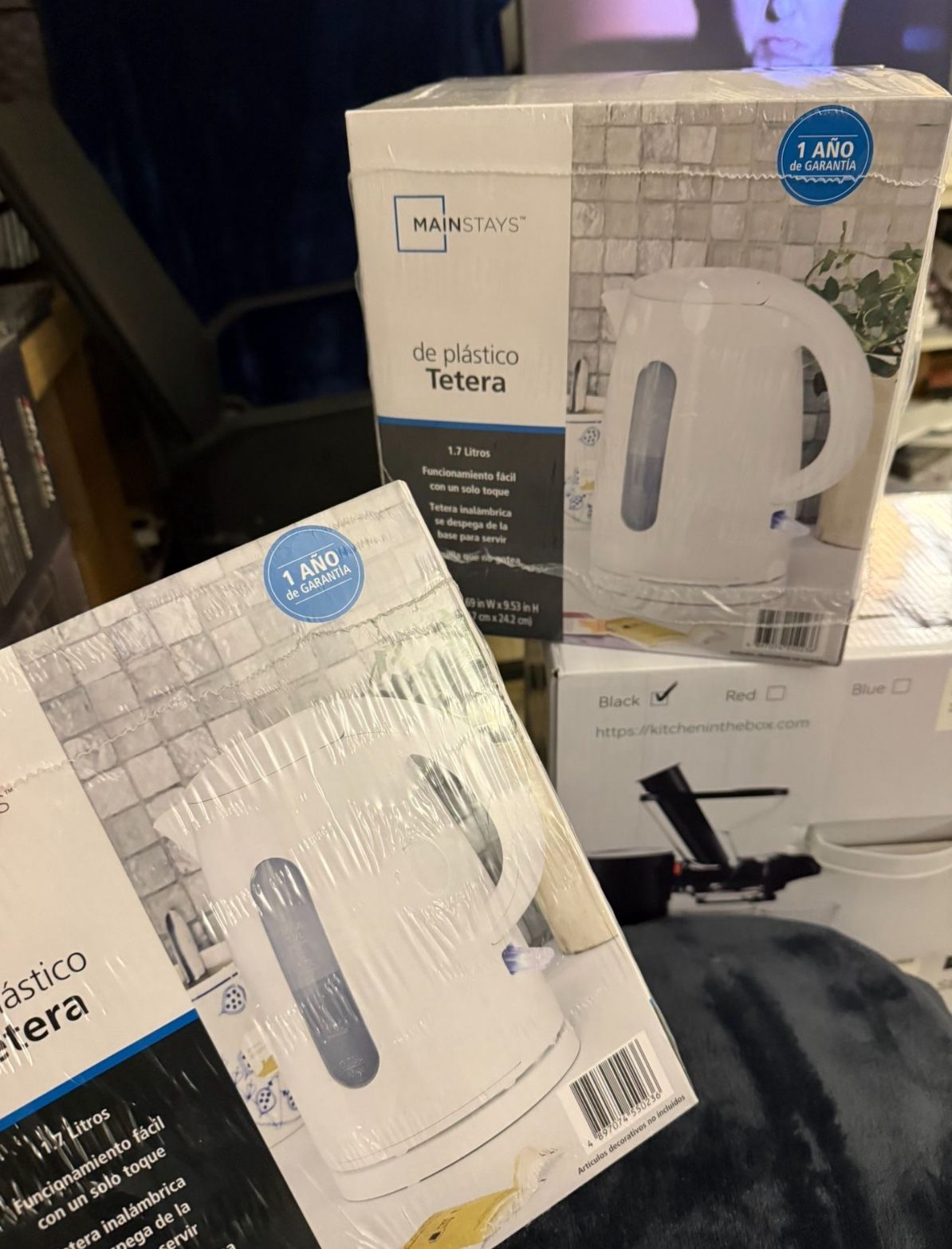 1.7-Liter Plastic Electric Kettle, White - New - photo 3