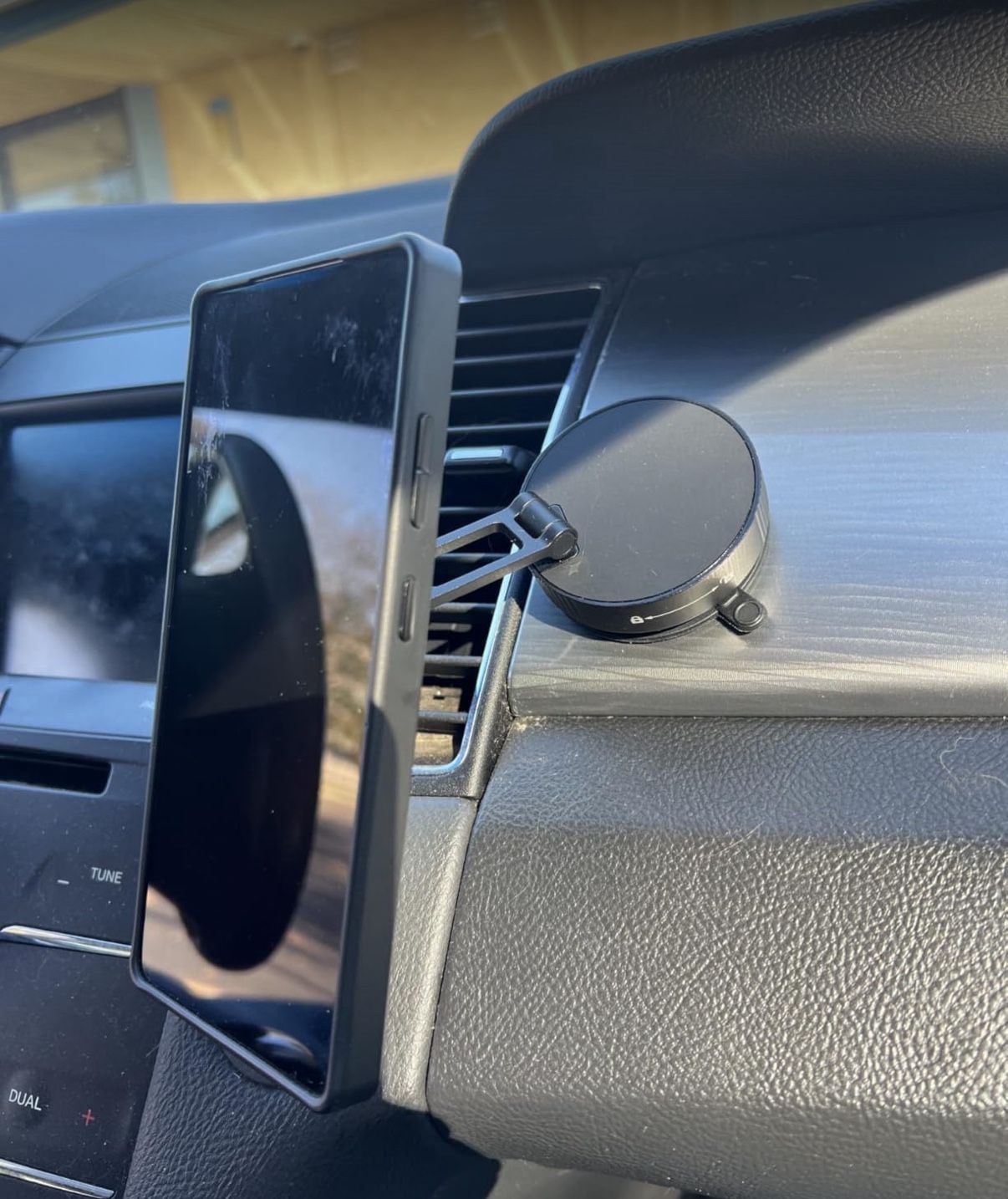 Vacuum Magnetic Phone Holder for Car Magsafe Mount - photo 3