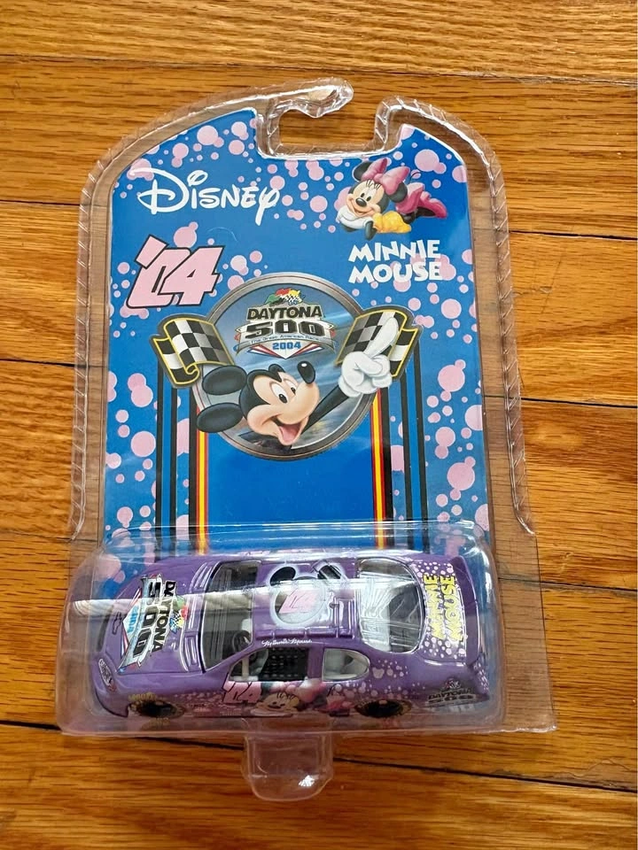 Disney Daytona 500 Minnie Mouse Race Car 2004 NASCAR