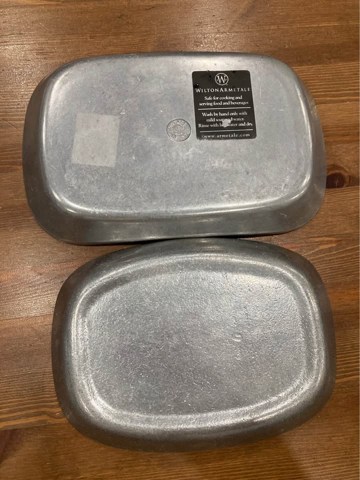 Wilton Armetale Bread Trays - Set of 2 - photo 2