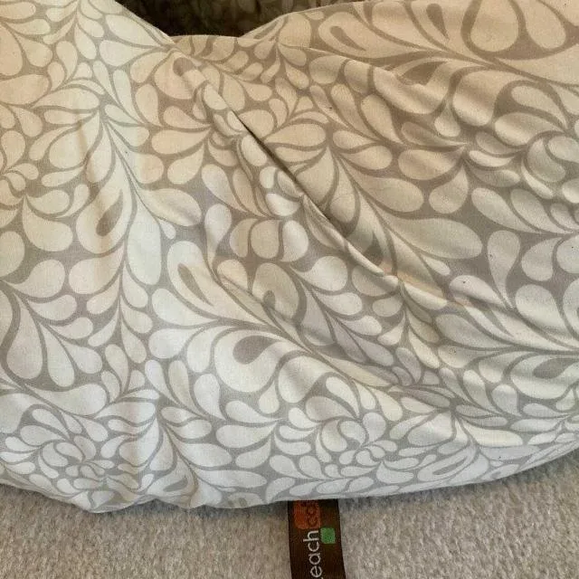 Leach Co Pregnancy Pillow - Neutral Leaf Print image indicator(2)