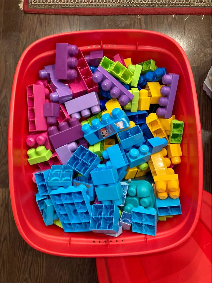 Mega Bloks - Large Lot with Storage Bin