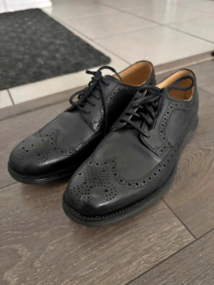 Cole Haan Mens size 9.5 - Wingtip Cap Oxford dress shoe