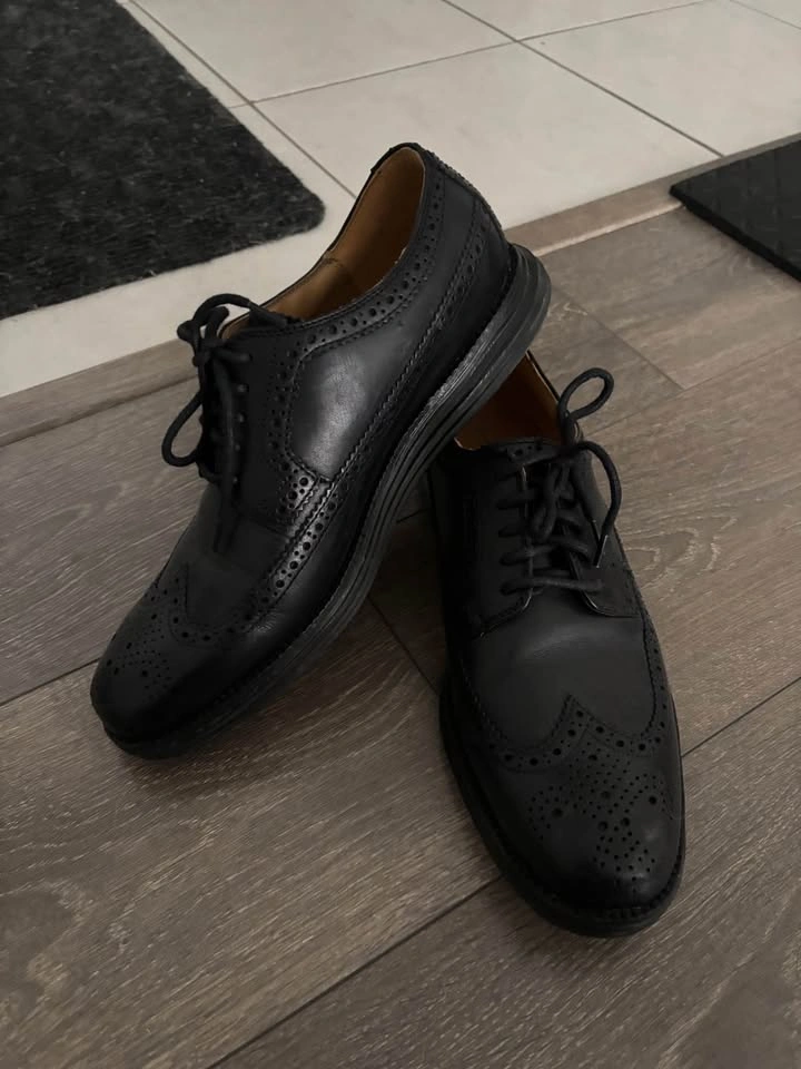 Cole Haan Mens size 9.5 - Wingtip Cap Oxford dress shoe - photo 2