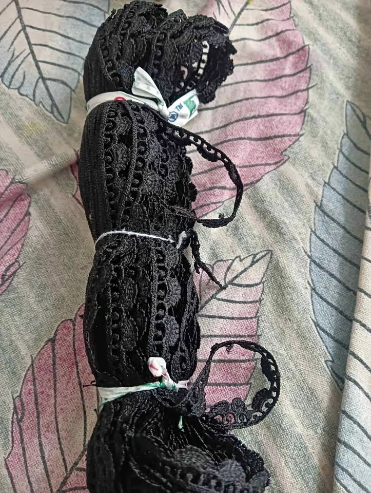Lace rolls