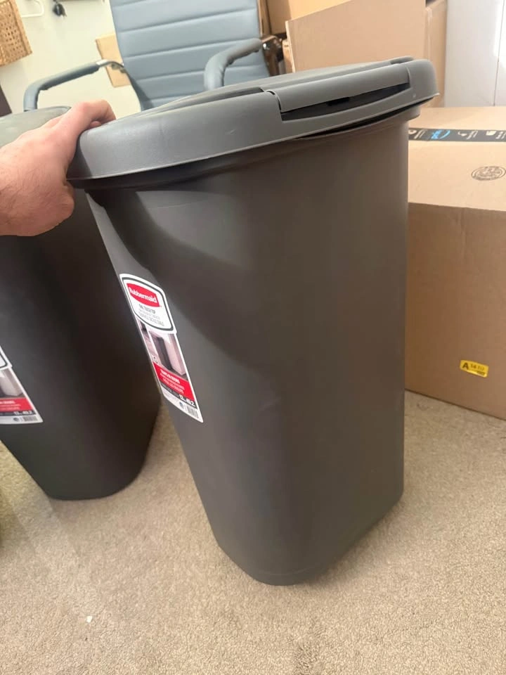 13 Gallon Trash Can with Lid - Gray Plastic - photo 3
