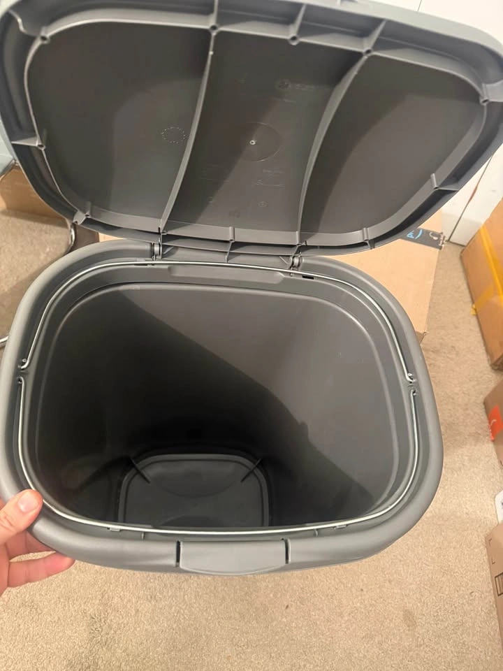 13 Gallon Trash Can with Lid - Gray Plastic - photo 4