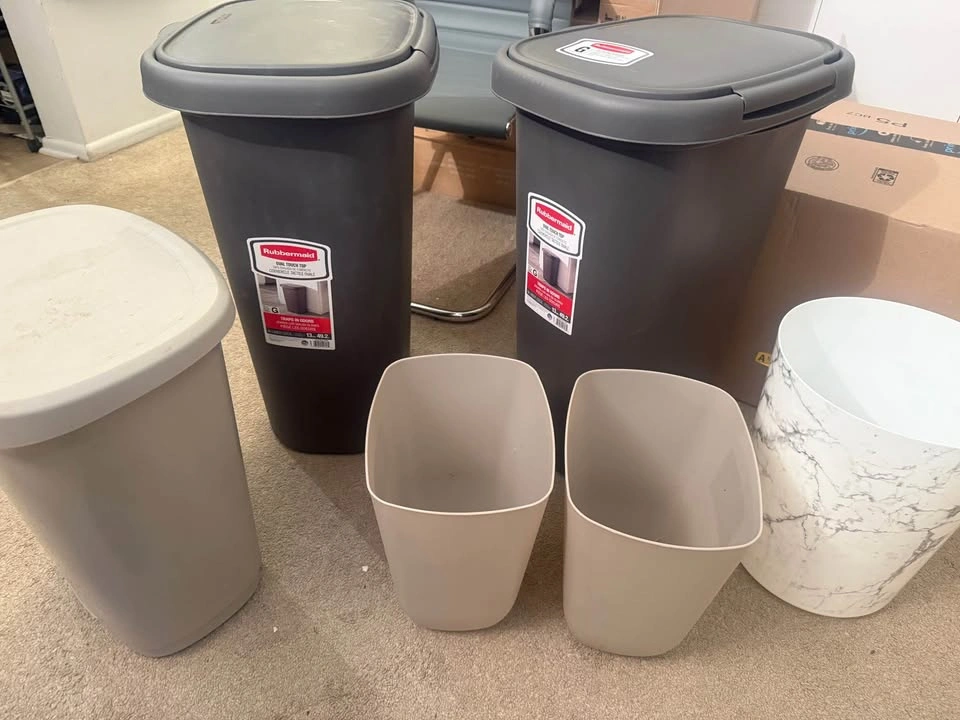 13 Gallon Trash Can with Lid - Gray Plastic - photo 5