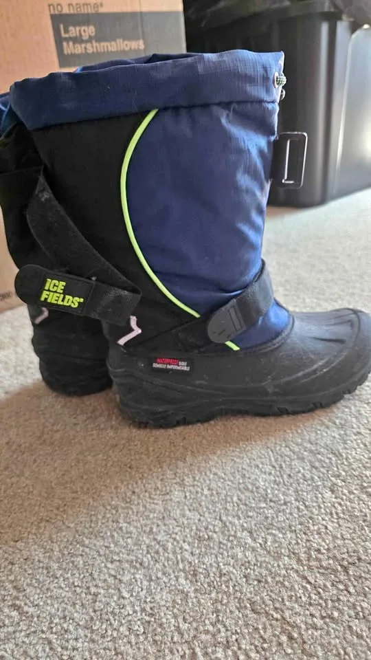 Euc youth siz 5 winter boots thumbnail