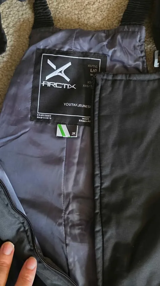 Like new youth large snow pants image indicator(2)