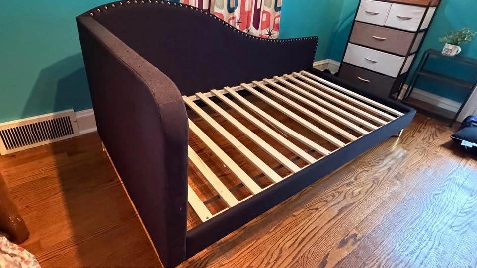 Twin bed/chaise - photo 2
