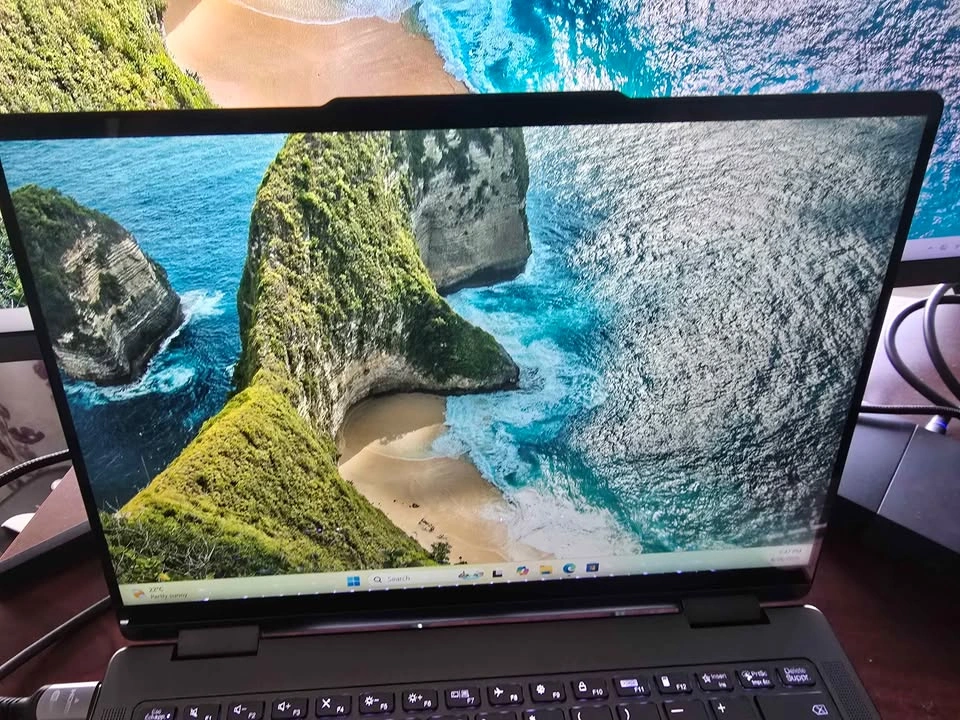 Lenovo Yoga 7i 2-in-1 Touchscreen Laptop (14") – Intel Core Ultr - photo 3