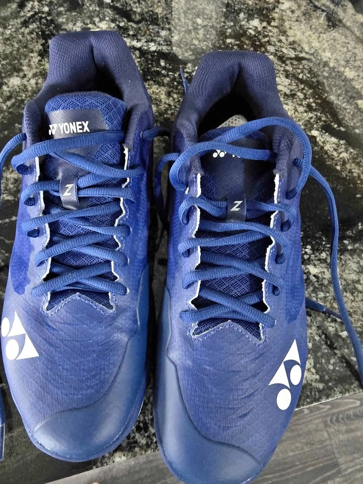 Brand New Yonex Aerus 2 Badminton Shoes US Size 9
