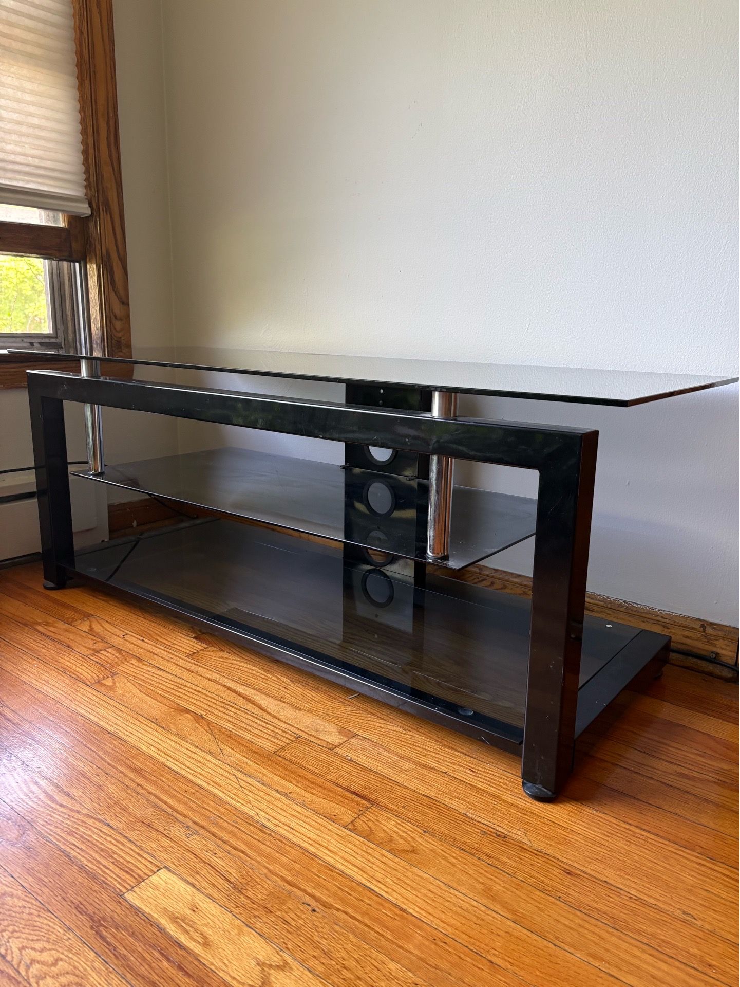 Black glass tv stand in great condition